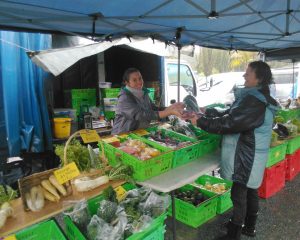 @Louisa, Vendeuse sur le marché en Nouvelle-Zélande